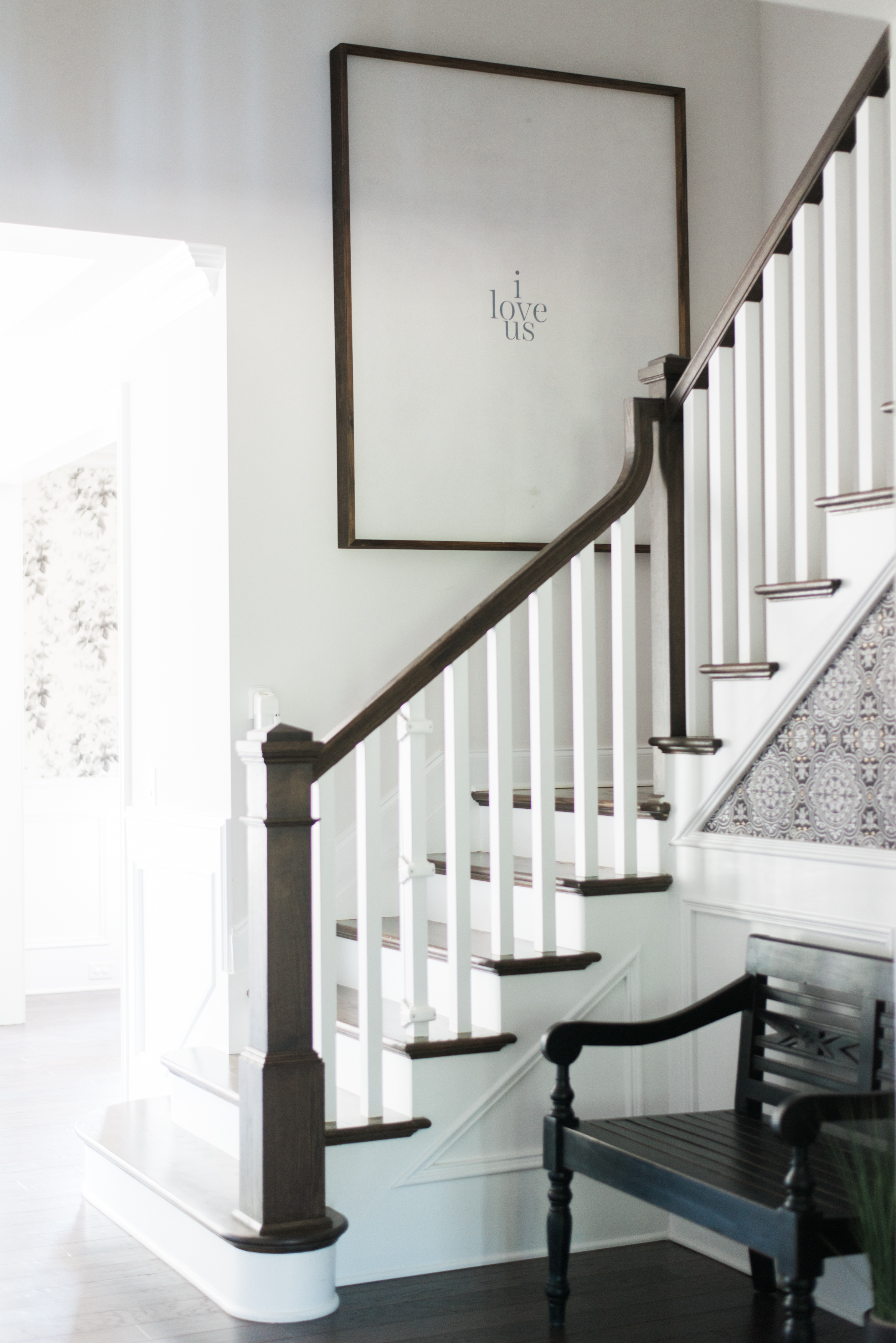 Bookmark this post ASAP for EASY tips on creating the perfect foyer thanks to Motherhood and Lifestyle Blogger Meghan Basinger. 